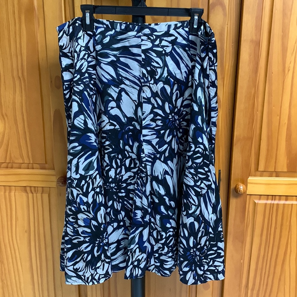 Chico’s 100% silk skirt size 3